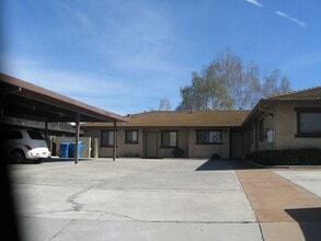 Building Photo - 1551 Highland Dr