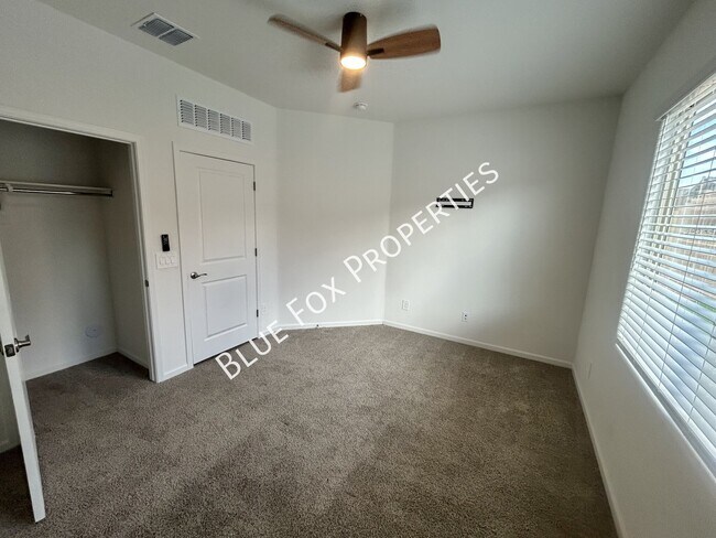 Building Photo - 6973 W Jadewood Ln