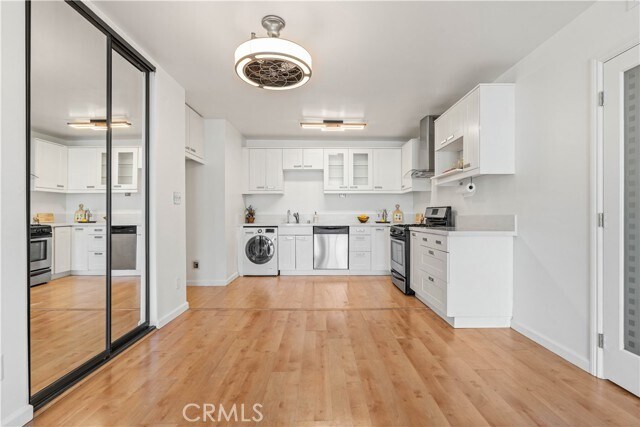 Building Photo - 5250 Zelzah Ave