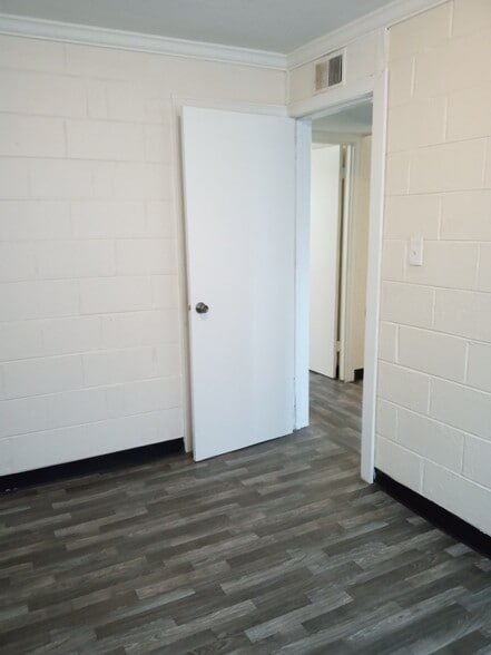 Building Photo - 2947 Schofield Ave