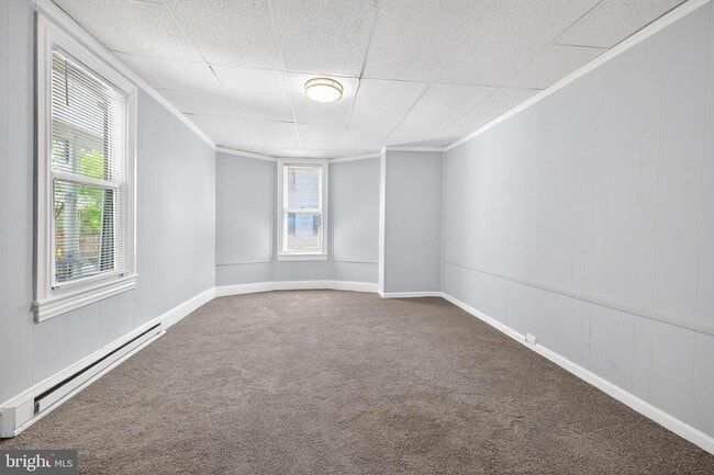 Building Photo - 214 W Division St