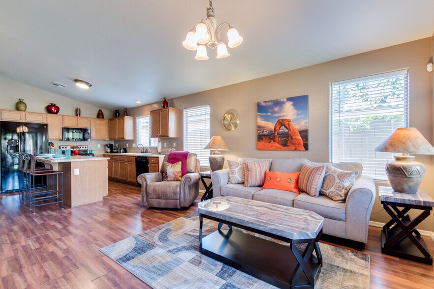 Building Photo - 44342 Palmen Dr