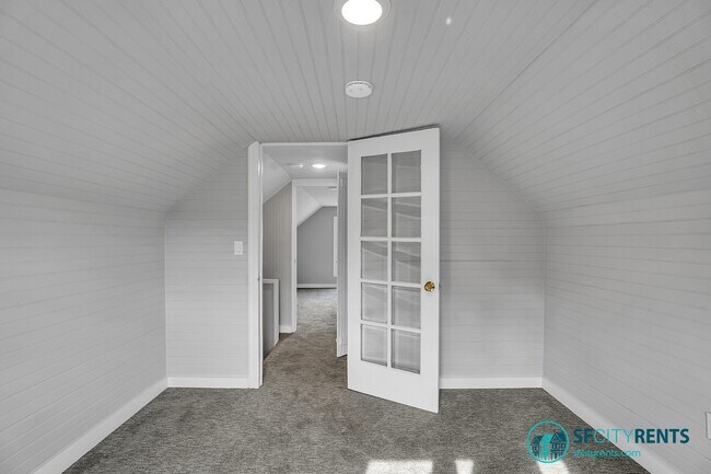 Building Photo - Sunnyside: Newly Renovated Single Family H...