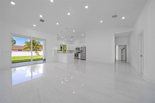 Building Photo - 15640 NW 39th Ct