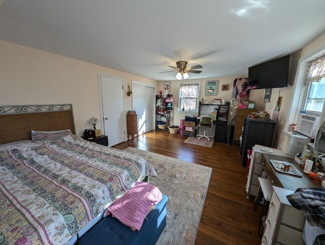 Building Photo - Beautiful and Spacious 1 Bed 1 Bath Apartment Above Garage