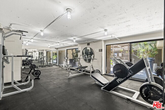 Building Photo - 740 Kings Rd