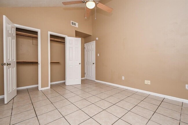 Building Photo - 7411 Betanna Dr