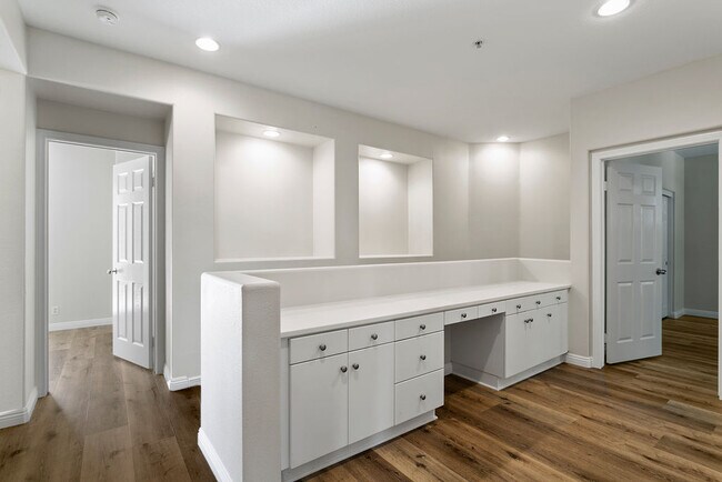 Building Photo - 37 Stepping Stone