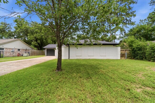 Building Photo - 3507 Lake Ridge Bend
