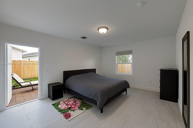 Building Photo - 116 NW 4th Ave