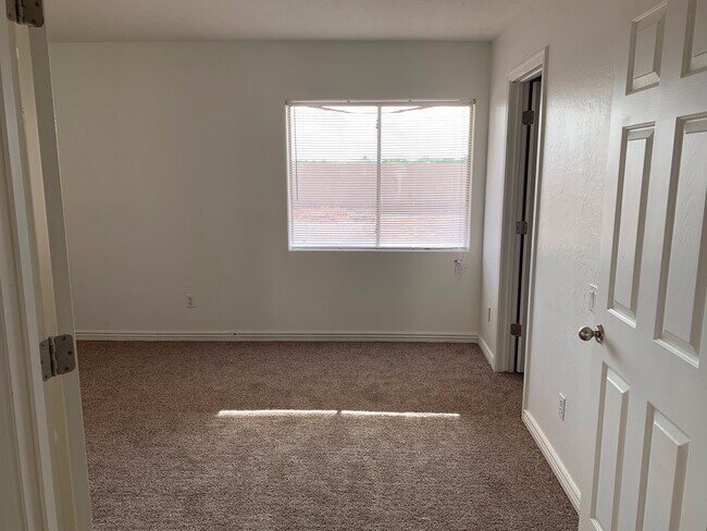 Building Photo - Affordable 5 Bedroom Living in Growing Maricopa