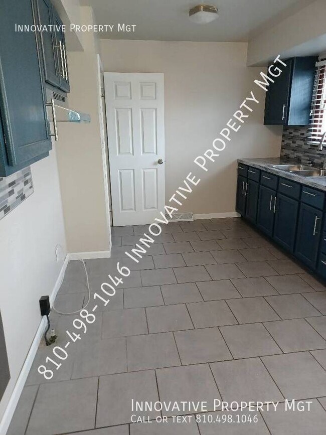 Building Photo - 3 bedroom 1 bath spacious home! newly reno...