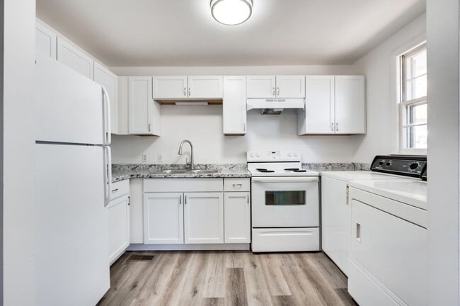 Building Photo - Amazing price for a rental in this area!