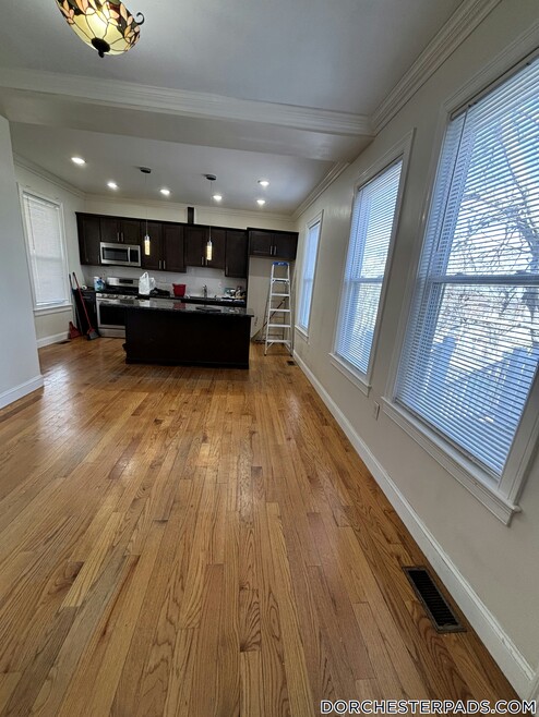 Building Photo - 9 Nottingham St