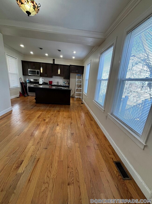 Building Photo - 9 Nottingham St