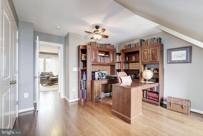 Building Photo - 930 N Columbus St