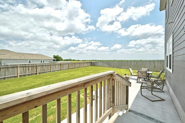Building Photo - 215 Rubrum Rd