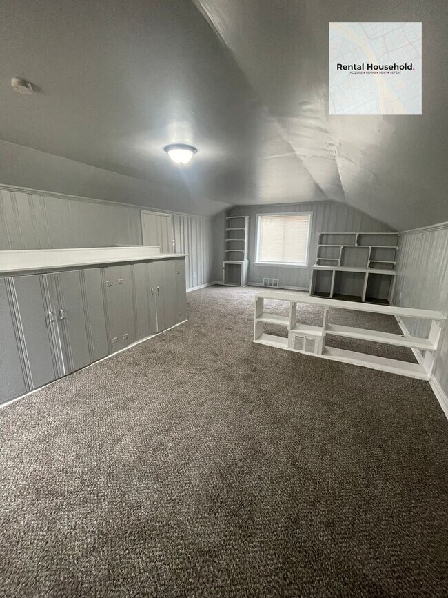Building Photo - Stunning Renovated 3-Bedroom Bungalow-Move In Ready!!!