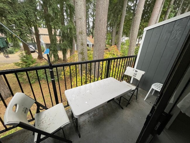 Building Photo - 1500 Lake Park Dr SW