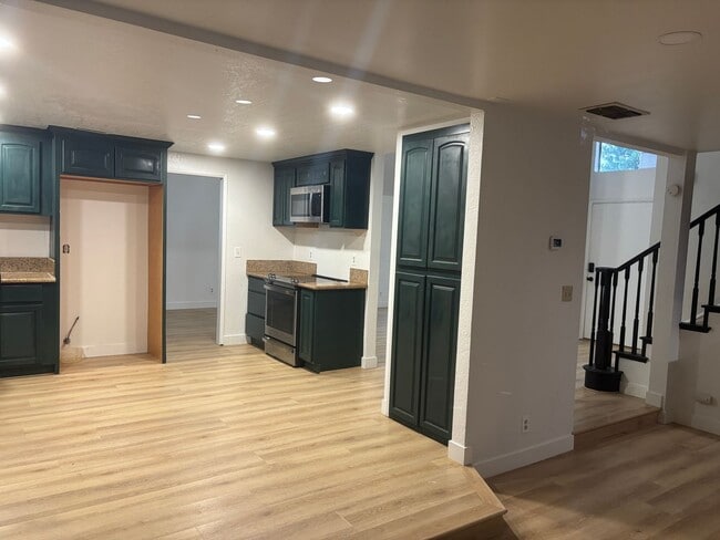 Building Photo - Beautiful Fair Oaks 4/2!  BIG HOUSE  **See details below for viewings**