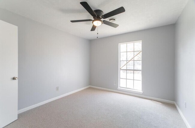 Building Photo - 8503 Braes River Dr