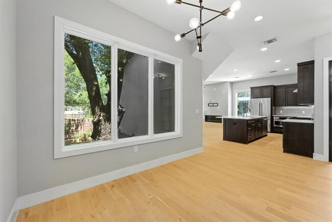 Building Photo - 901 Bouldin Ave