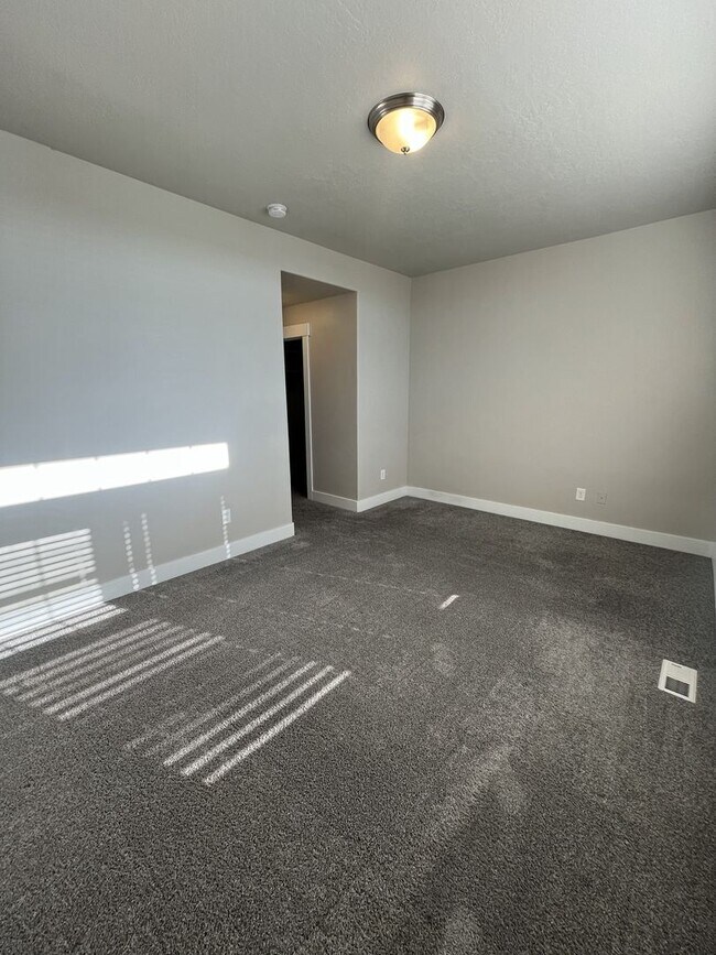 Building Photo - Mayfield - 2310