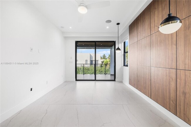 Building Photo - 813 NE 17th Terrace