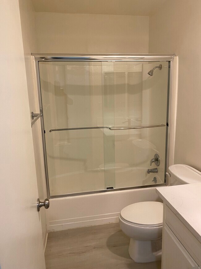 Second Bathrrom - 5300 Fairview Blvd