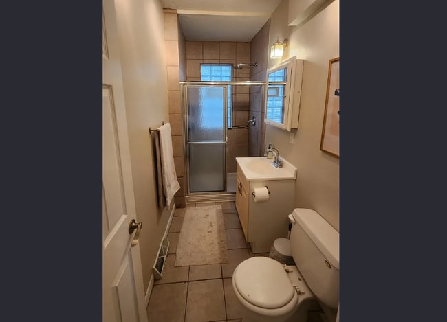 Building Photo - 1822 Roblyn Ave