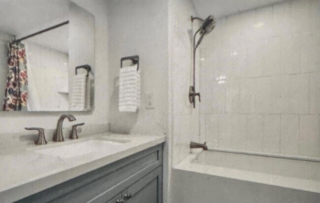 Building Photo - 1100 Scotia Dr