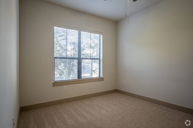 2BR, 2BA - 1,210SF - Camden City Centre