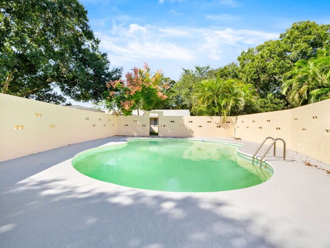 Building Photo - 3-bedroom, 2-bathroom pool home