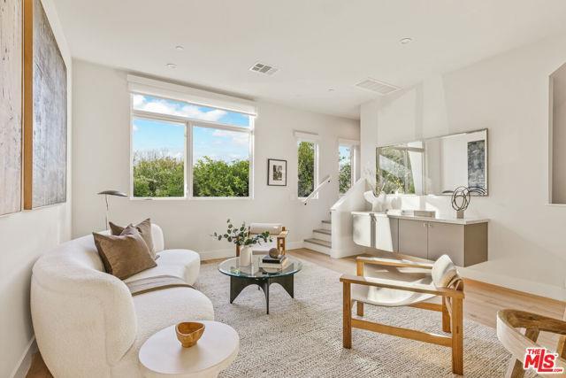 Building Photo - 3230 S Barrington Ave