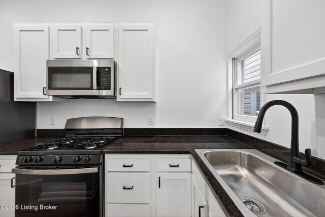 Building Photo - 508 Lilly Ave