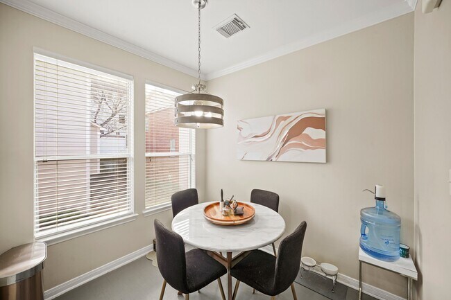 Building Photo - 2605 W Dallas St