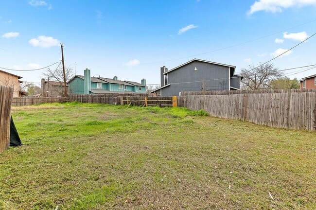 Building Photo - 8412 Garcreek Cir