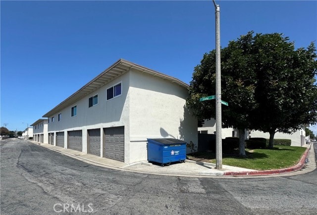 Building Photo - 11115 Slater Ave