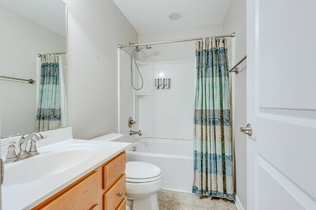 Building Photo - 2704 Orleans Dr