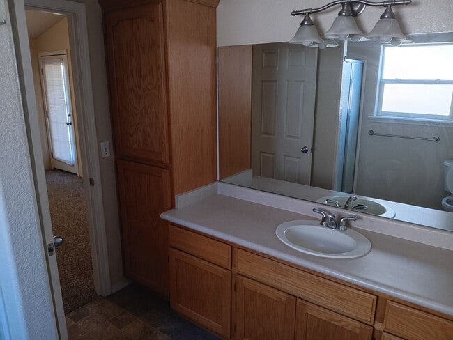 Building Photo - Cozy and Spacious Home for Rent