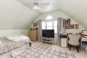 Master bedroom - 3636 N Hermitage Ave