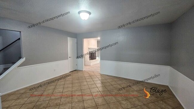 Building Photo - Step into Your Dream Townhouse!