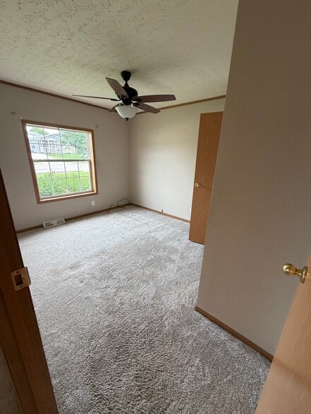 Building Photo - 229 Taylor Dr