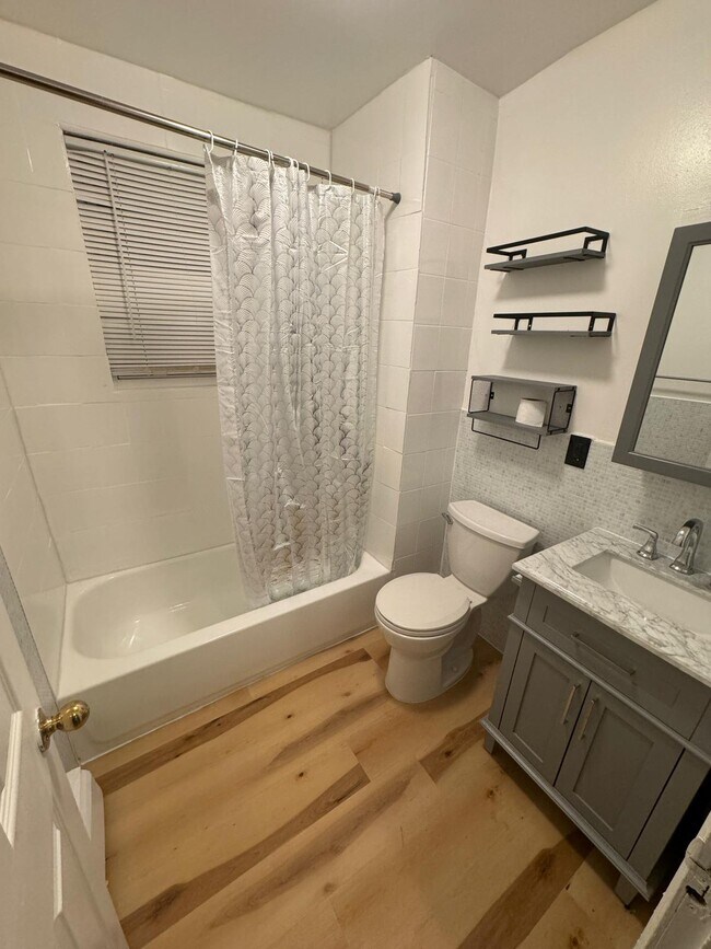 Building Photo - 150 S 13th Ave