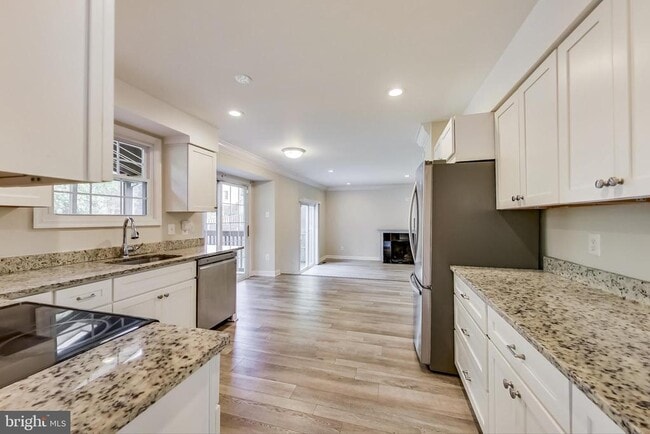 Building Photo - 12004 Montrose Village Terrace