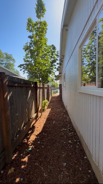 Building Photo - 1637 22nd Pl
