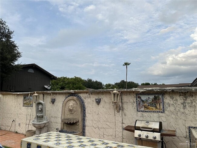 Building Photo - 41 Redbud Ave