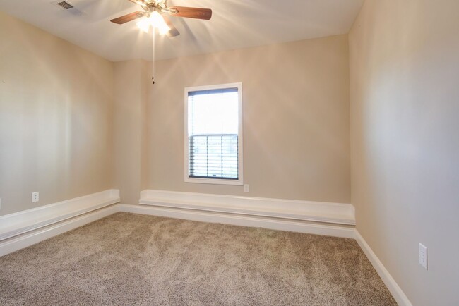 Building Photo - Pet Friendly Four Bedroom with Basement!