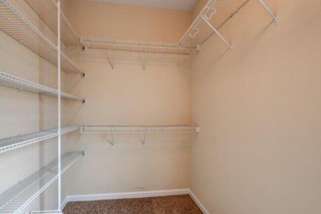 Building Photo - 3373 Wiser Dr