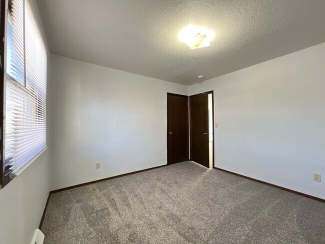 Building Photo - 3690 Keystone Dr